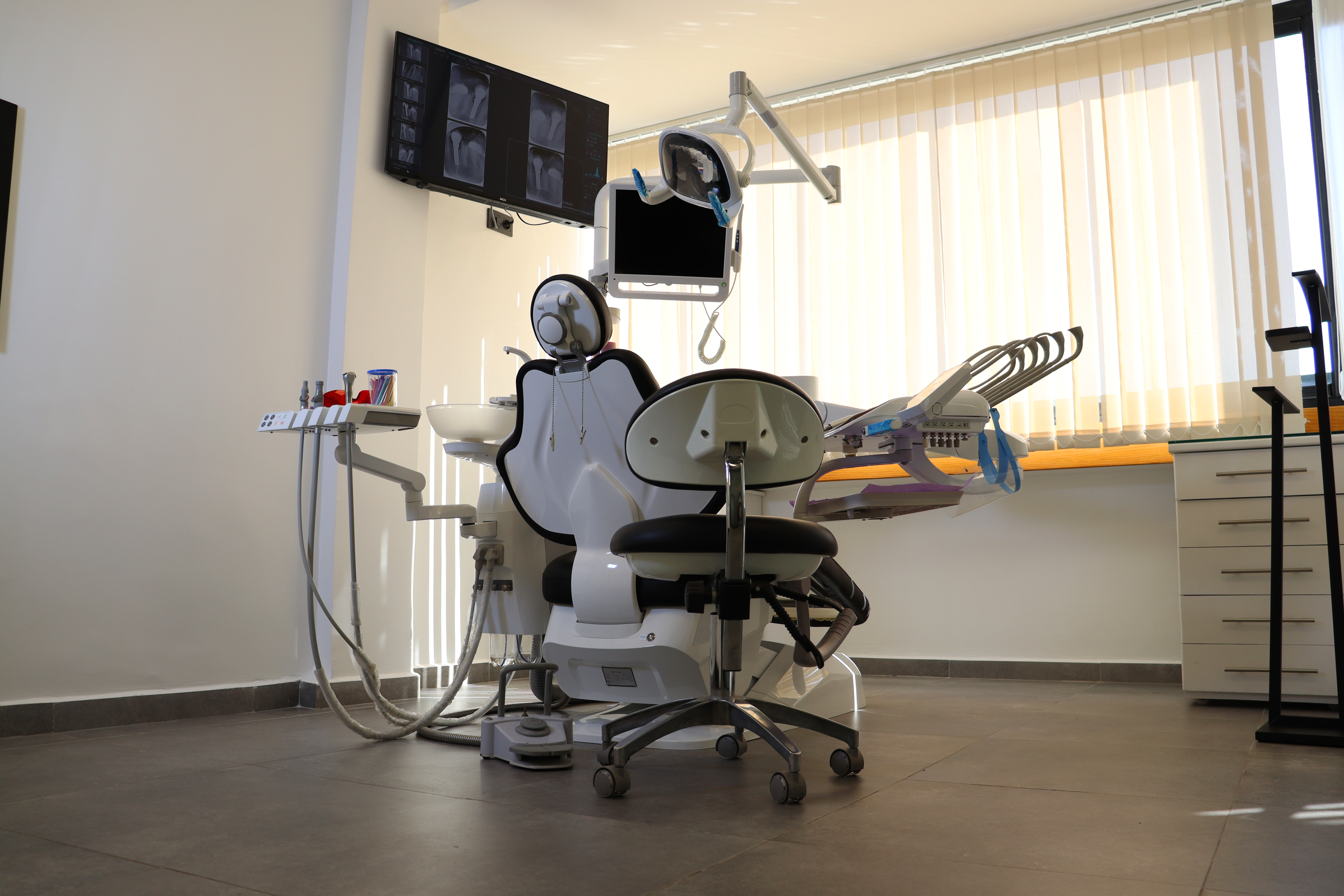 docteur_amine_karami_dentiste_bouskoura_casablanca